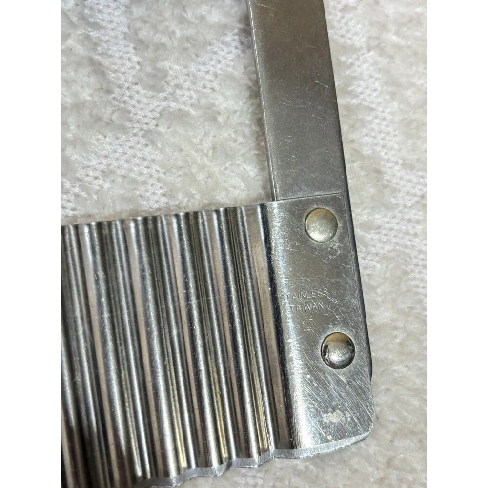 Pampered Chef  Stainless Steel Cringle Cutter